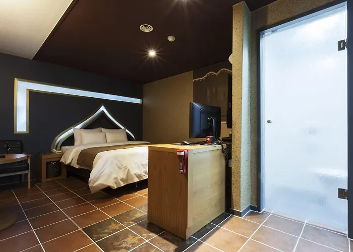 Leaders Hotel