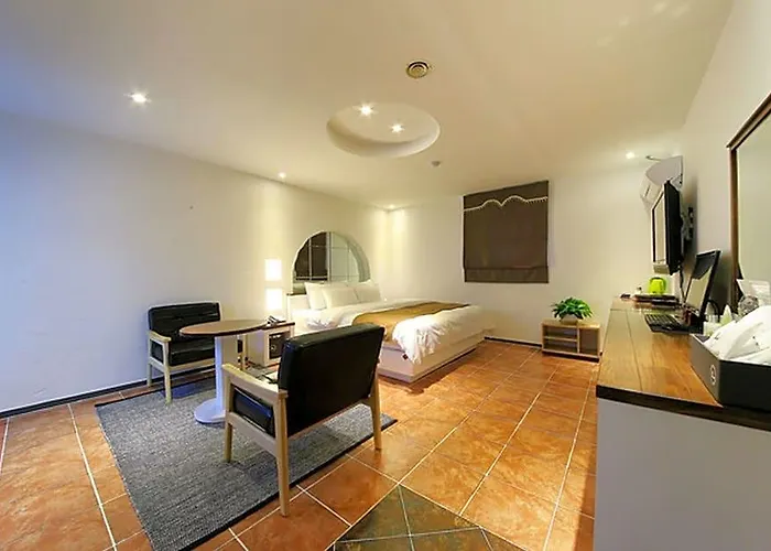 Leaders Hotel 2*