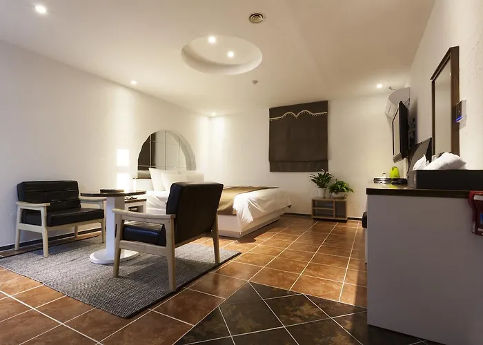 Leaders Hotel 2*